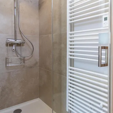 Holiday home Maison De Charme Avec Piscine Chauffee A 300m De La Loire, Proche Saumur Et Sites Unesco - Fr-1-622-70 *