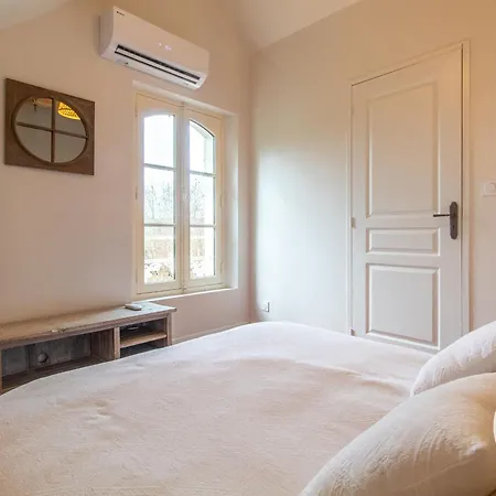 Holiday home Maison De Charme Avec Piscine Chauffee A 300m De La Loire, Proche Saumur Et Sites Unesco - Fr-1-622-70