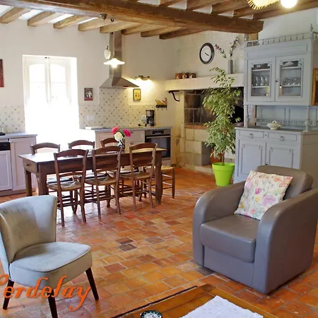 Maison De Charme Avec Piscine Chauffee A 300m De La Loire, Proche Saumur Et Sites Unesco - Fr-1-622-70 Holiday home